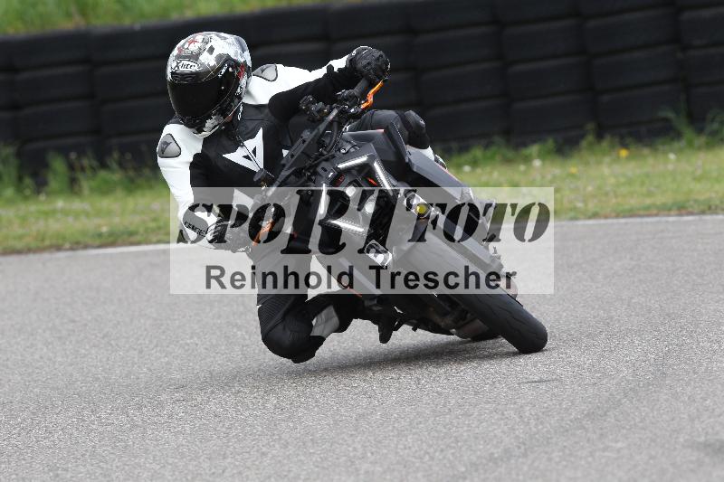 Archiv-2025/10 23.04.2025 Cornu Master School ADR/rot-rouge/38